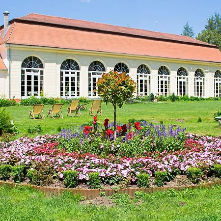 Vila Rozalia Garden Gate-2