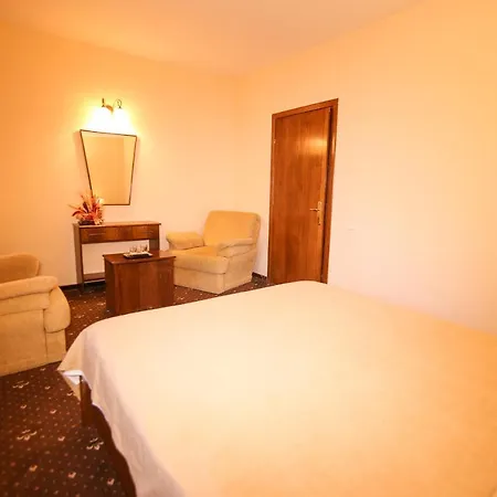 Hotel Piatra Craiului-3