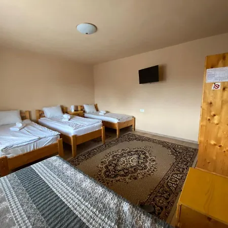 Pensiunea Roșu-3