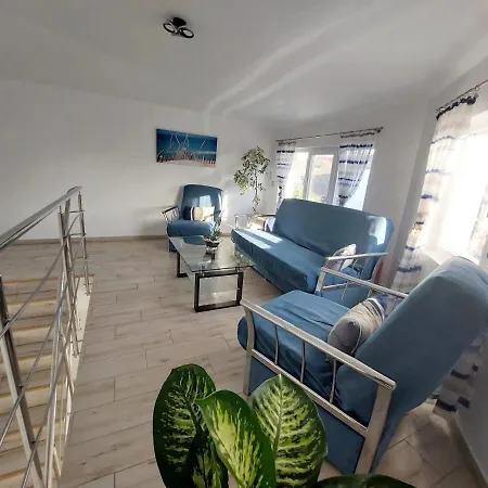 Seahorse Guesthouse-3