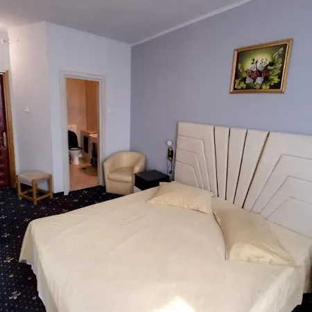 Hotel Duet-2