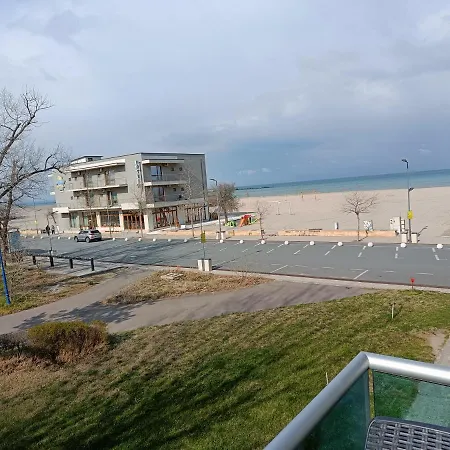 C&C Mamaia Studio-3