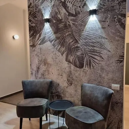 Downtown Luxury Apartment 2-3