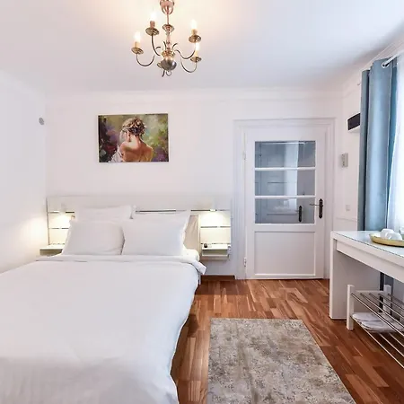 Five Rooms-3