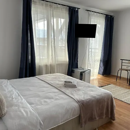 Ambra Room'S-3