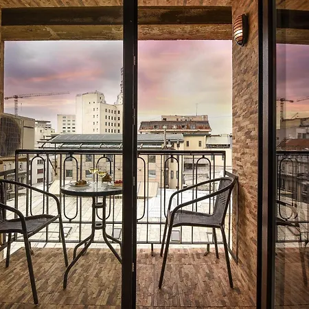 City-Centric Comfort: 1-Bedroom Apartment Near Military Circle-3