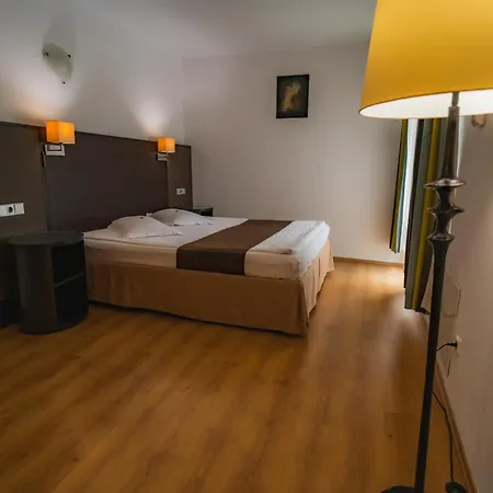 Hotel Dobsi-2