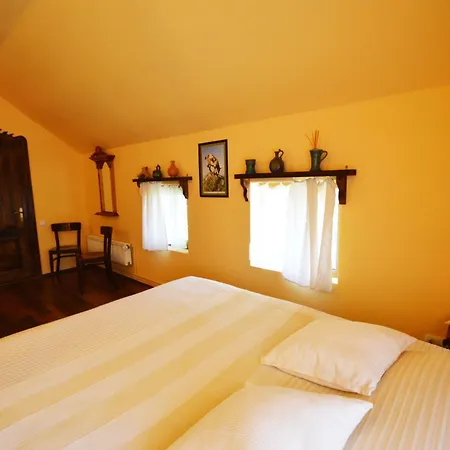 Arts And Crafts Guesthouse-2