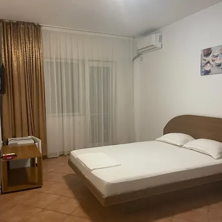 Casa Galbena-2