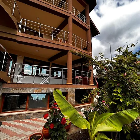 Vila Rafael Si Robert-3