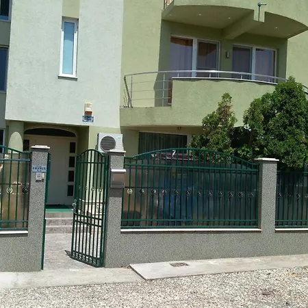 Green House-3
