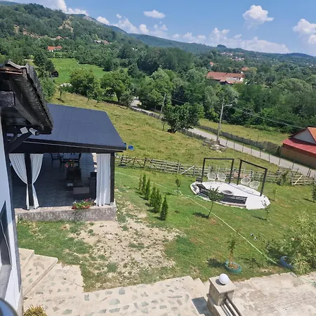 Casa dintre munti-3
