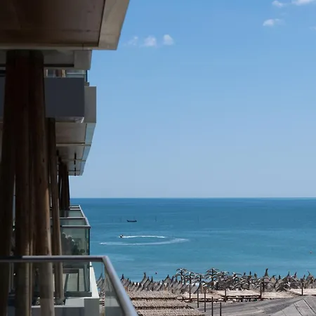L&C Beach Home By Zora Apartament,Pe Plaja-3