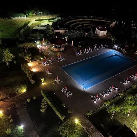 Camera de închiriat Blaxy Premium Resort-2
