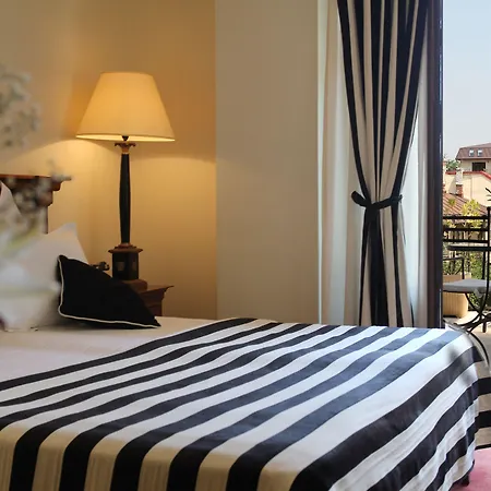 Arc De Triomphe Apartments-2