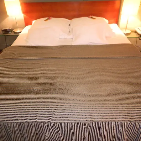 Tania-Frankfurt Hotel-2
