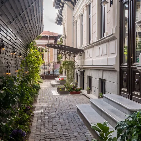 Little Bucharest Mansion Next To Parliament Palace-3