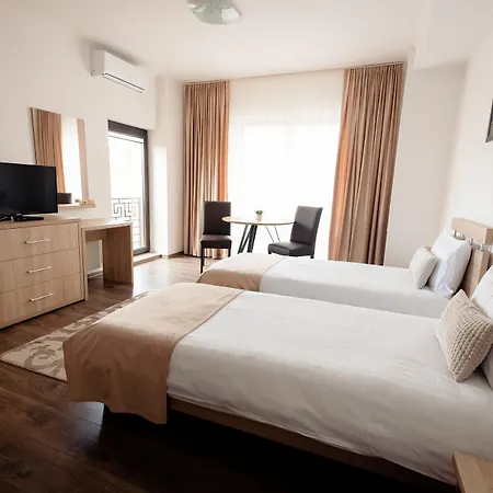 Aparthotel Punct pe i-3