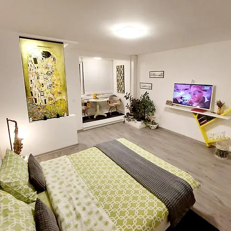 The Kiss Apartment-2