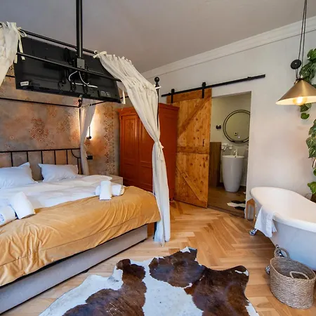 Barrique Garden - Breakfast & Restaurant - Old Town -Officially Classified Guesthouse-3