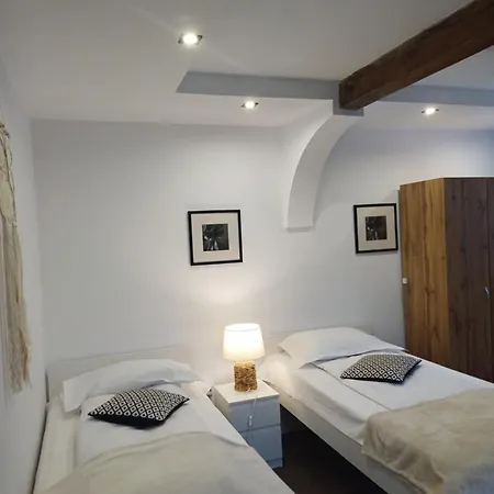Apartamente Private Near The Castle-2