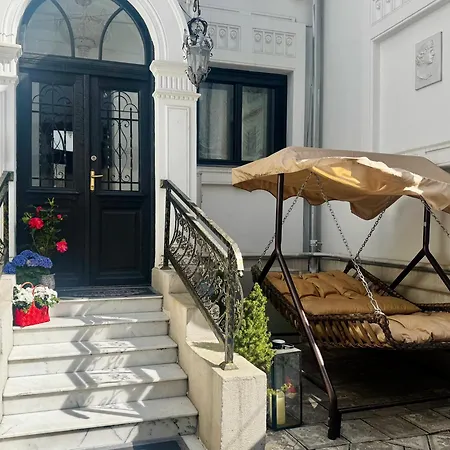 Conacul Coroanei Luxury Boutique-2
