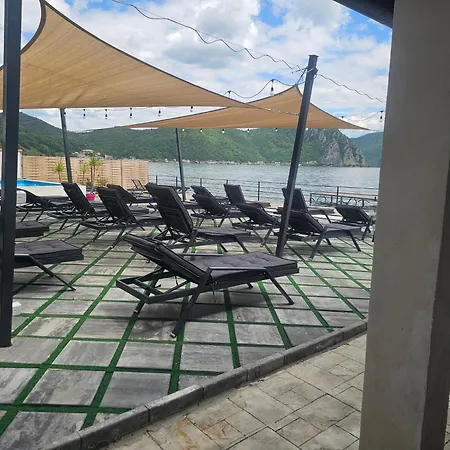 Vila La Faleza Dubova-3
