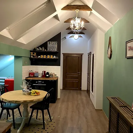 Nikolas Haus Premium Historic Center Stay & Free Parking-3