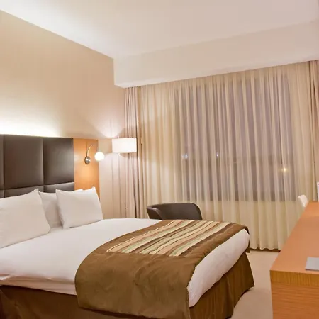 Ramada By Wyndham Oradea-2