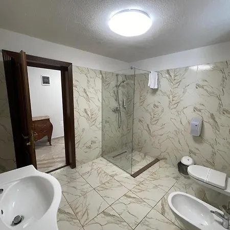 Hotel Trei Brazi-2