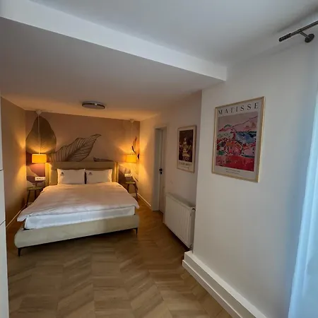 Lucas 10 Apartments-3