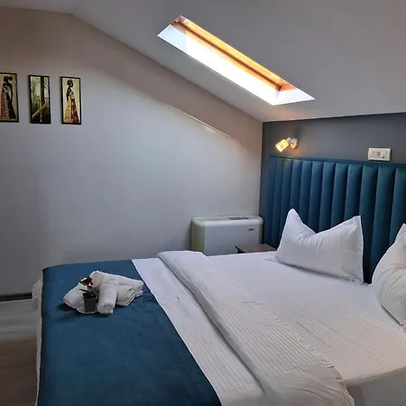 Admar Rooms & Restaurant-3