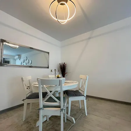 Apartamente Deluxe Alessi Beach Pool&Spa-3