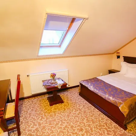 Hotel President-2