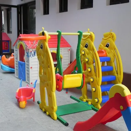 Pensiunea Iubesc Marea - piscină încălzită, vouchere vacanță, 40 m de faleză-2