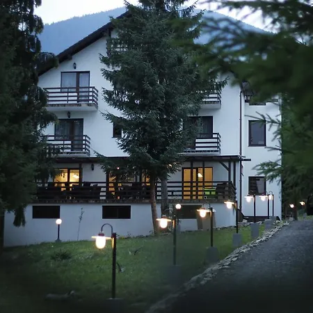 Casa Laur cu plajă privată-2