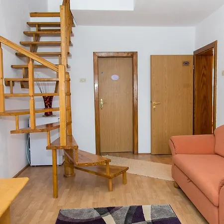 Deiada Guest House-3