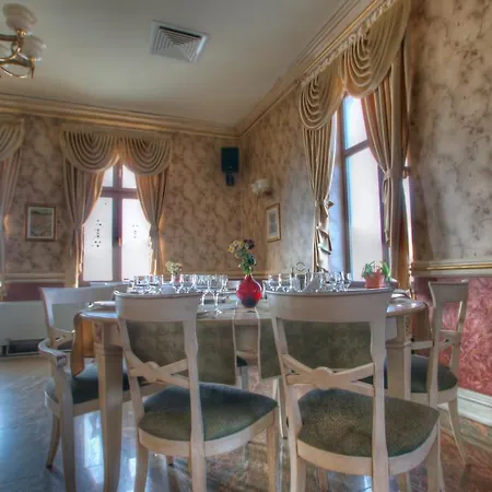 Hotel Restaurant Casa Cu Tei-3