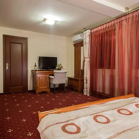 Red Hotel-2