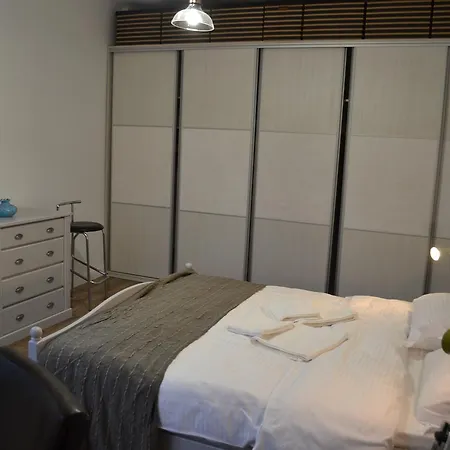 Victoria Plaza Two Bdr Apt-3