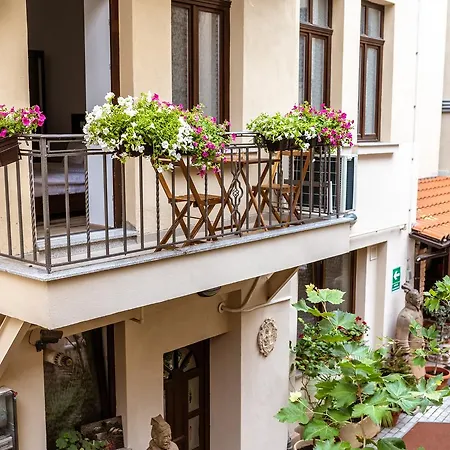 Bucharest Boutique By Jullie-2