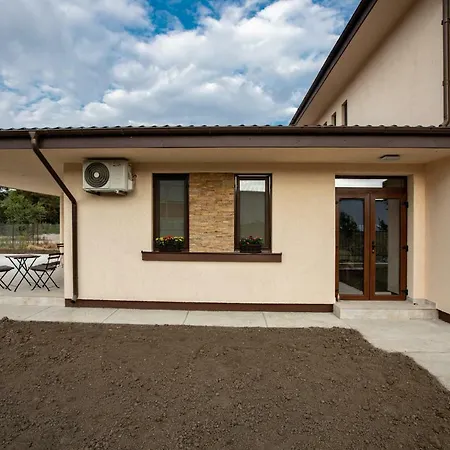 Airport House-3