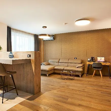 Promenada Studios-2