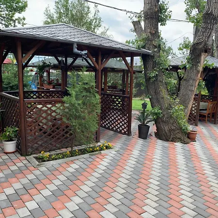 Pensiune Restaurant Rustic Rm Sarat-2