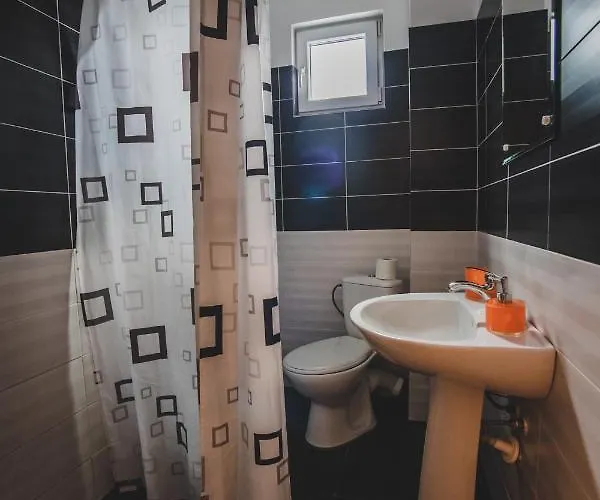 La Pădure Pensiune-Restaurant Novaci Străini