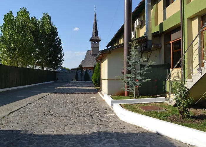 Hoteluri în Curtea de Argeş