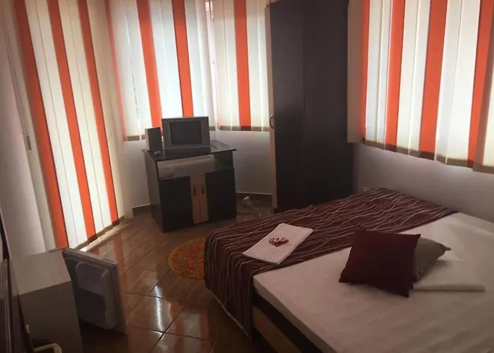 Vila Denis Costineşti
