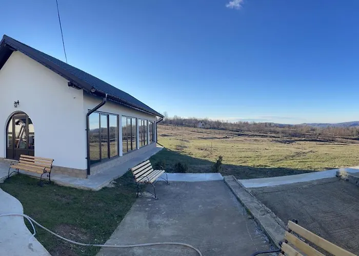 Pensiunea Novis Novaci Străini