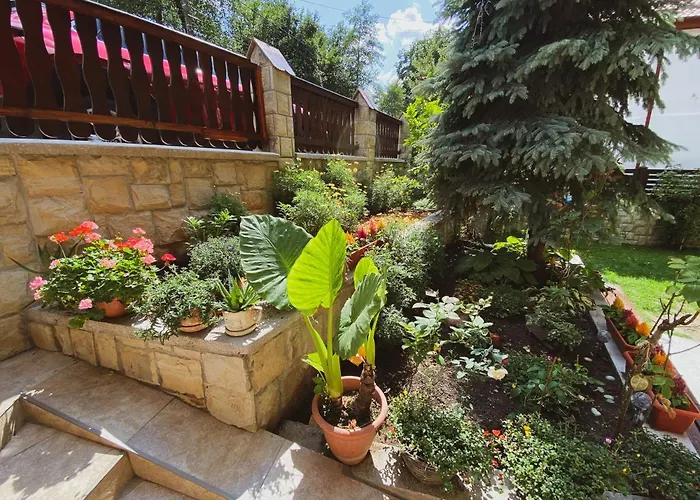Casa cu vitralii Hotel Slănic Moldova
