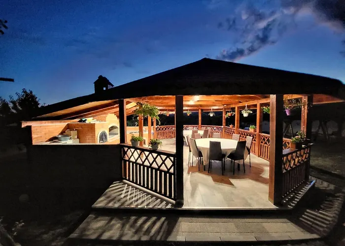 Conacul lui Bulică Hotel Novaci Străini